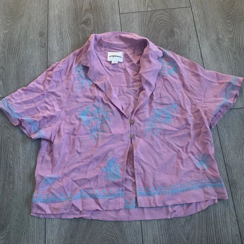 American eagle outfitters woman’s M embroided cropped shirt